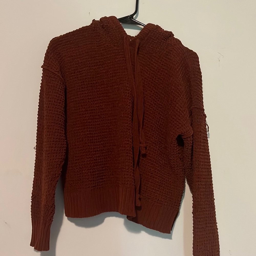 maroon sweater with hood